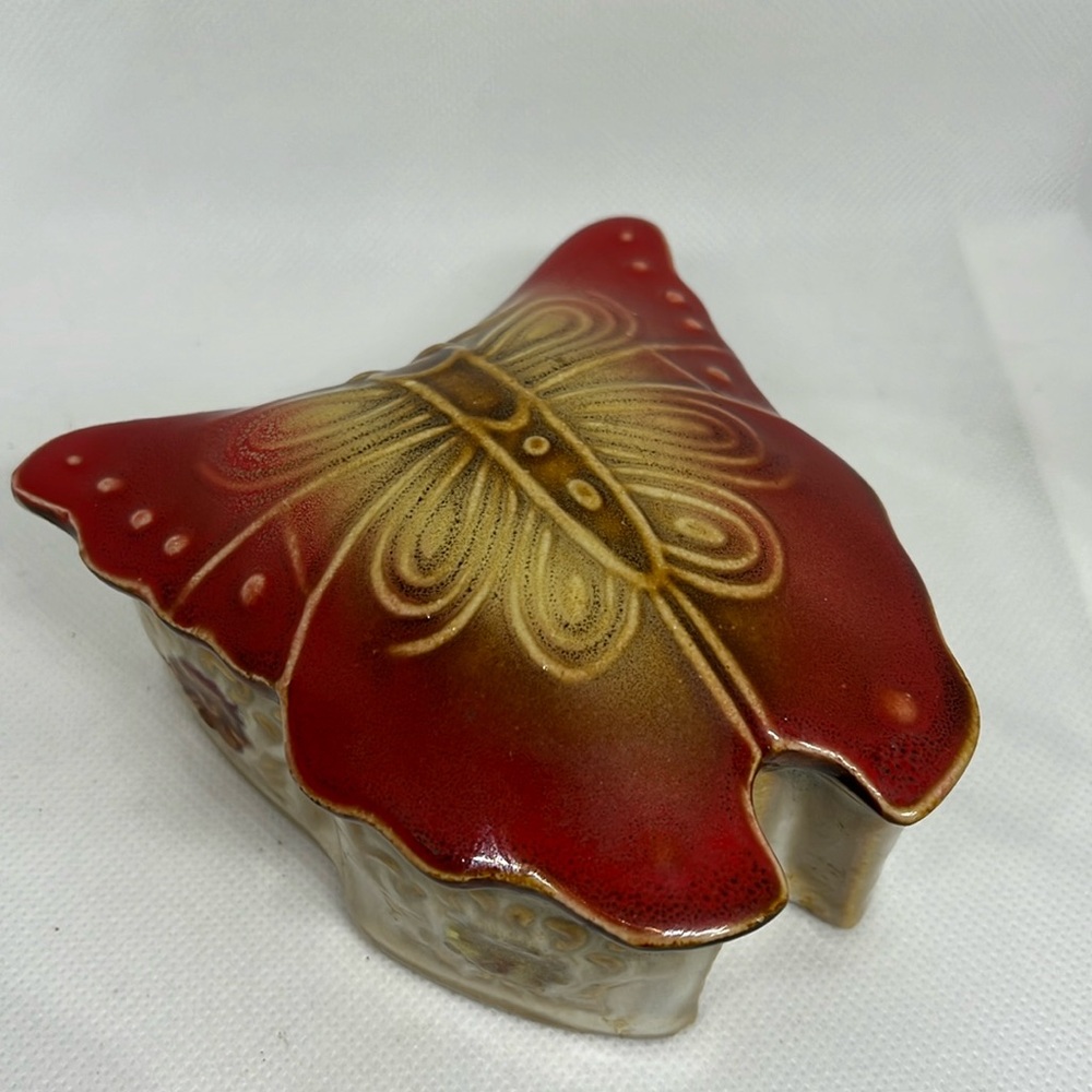 Butterfly ceramic trinket box 3” long 1” deep